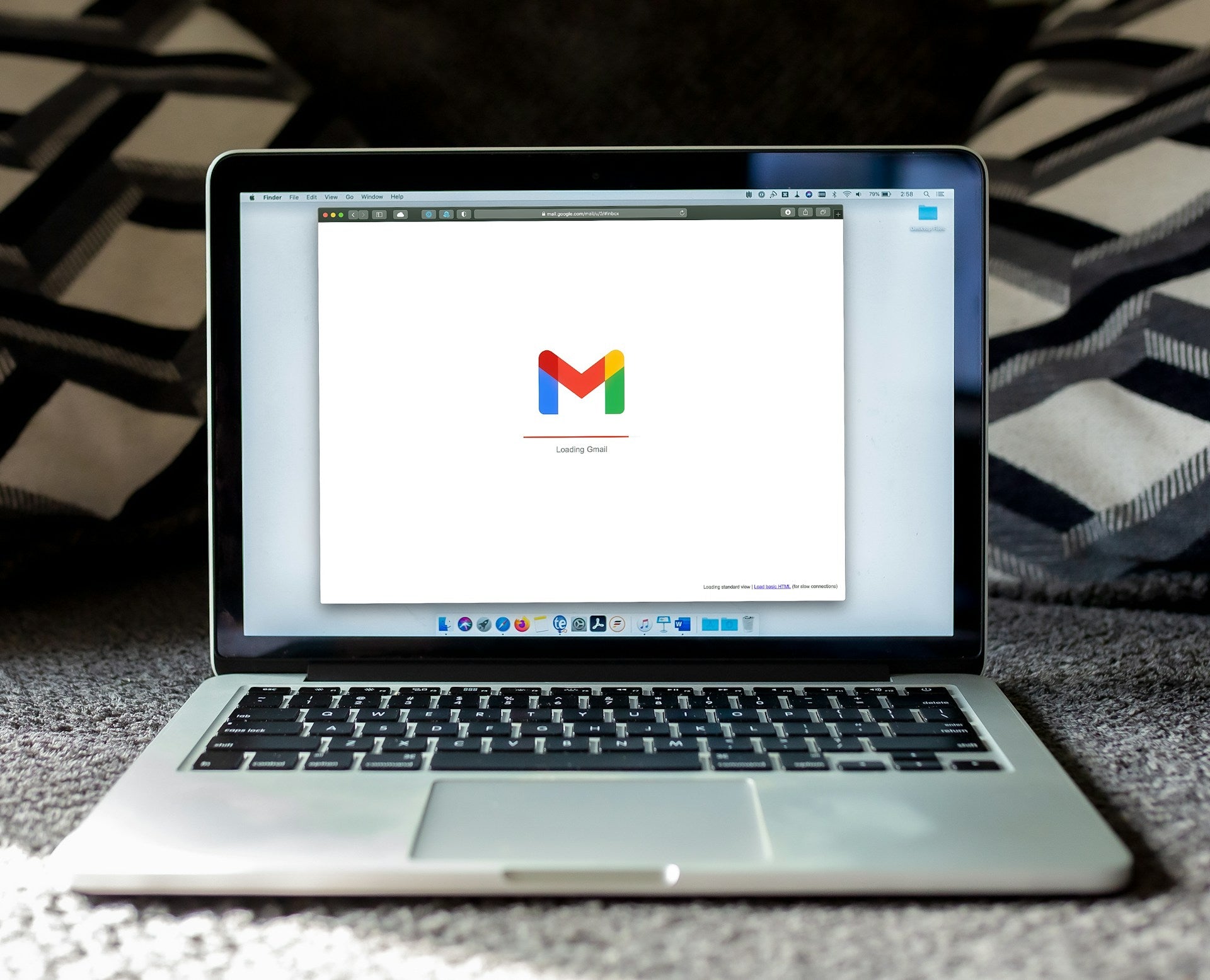 How to add an Image to an Email in Google Mail